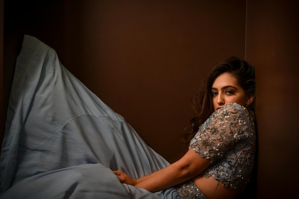 Comment associer style chic et denim brut : les conseils mode indispensables !